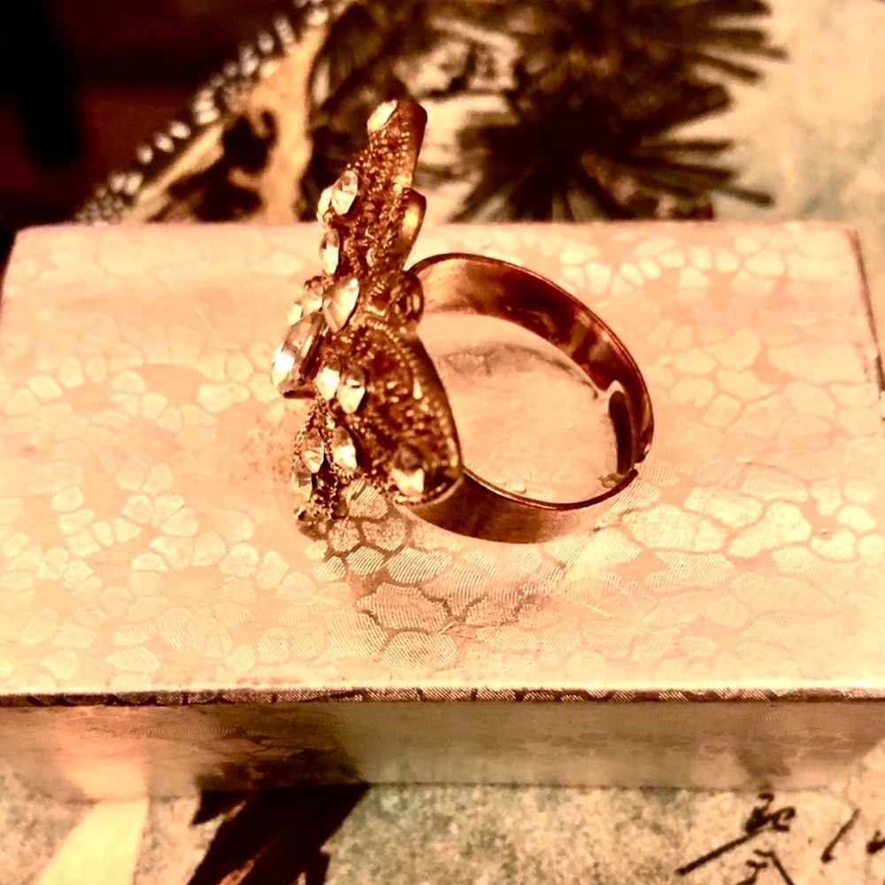 Butterfly Rhinestone Gold tone adjustable ring - Picture 10 of 10
